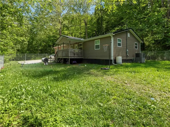 7000 Blue Sulphur Rd, Ona, WV 25545