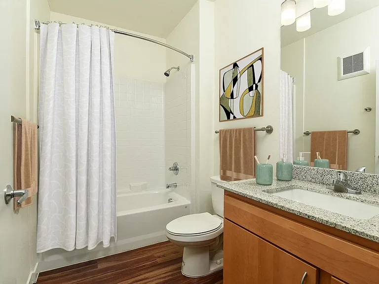 Aviara Flats — Photo 23