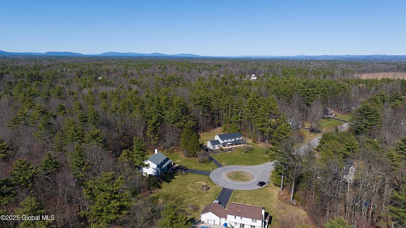 3rd image of 8 Canfield Court