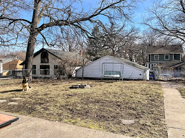 2080 Roblyn Ave — Photo 21