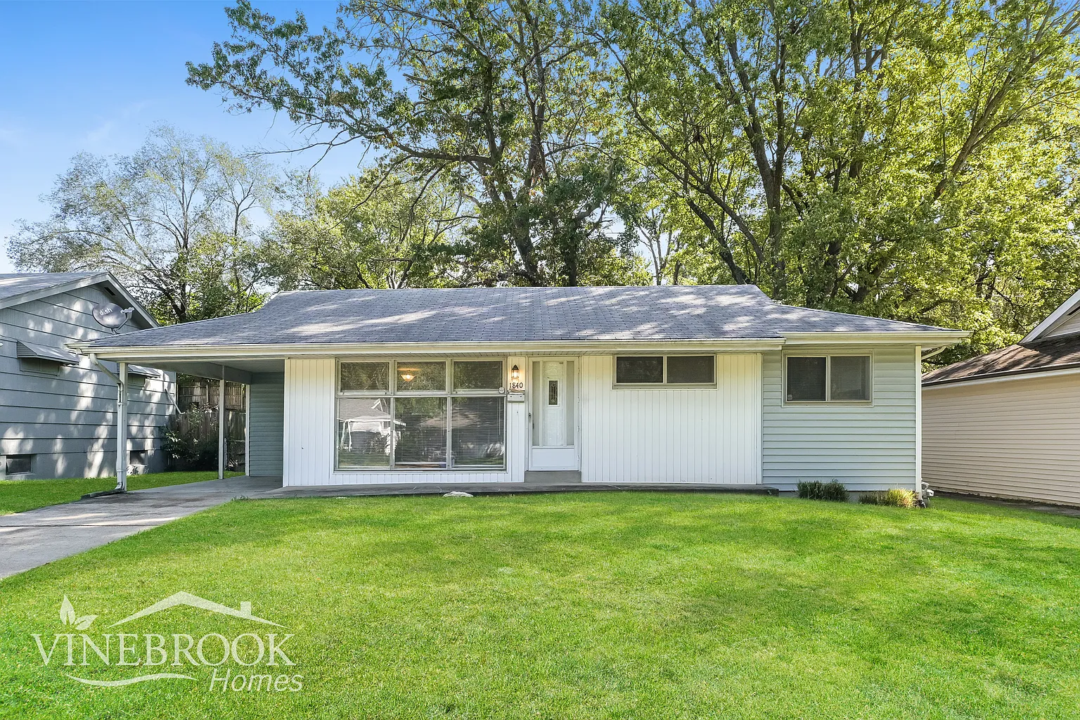 1840 Clover Ln photo 1