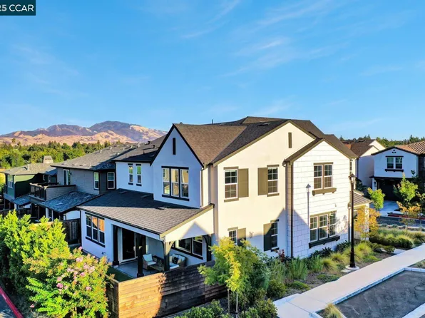 105 Laurel Oak Dr, Pleasant Hill, CA 94523