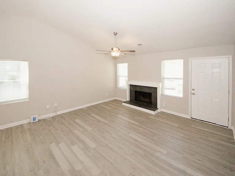 4225 Wingfoot Ct — Photo 2