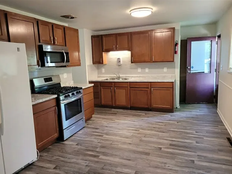 1416 Fowler Dr — Photo 3