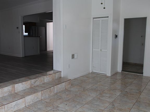 4th image of 311 Hollis Dr