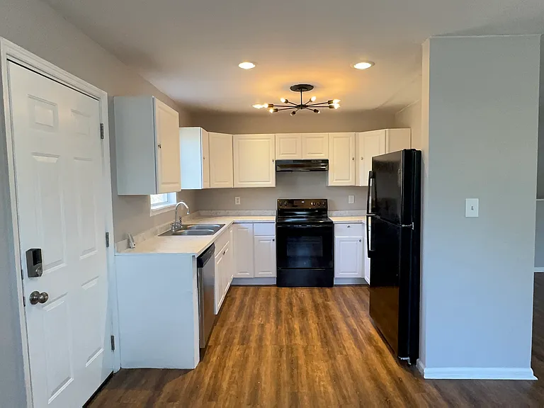 114 Celestial St — Photo 3