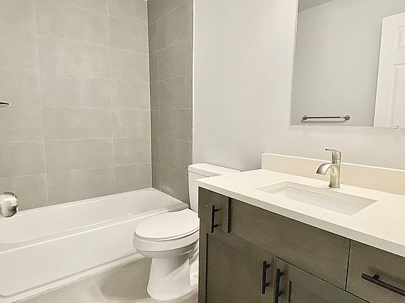 4th image of 51364 Ashbury Ct