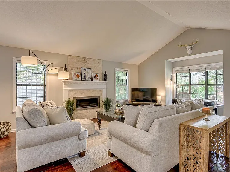 446 Creekwalk Dr — Photo 1