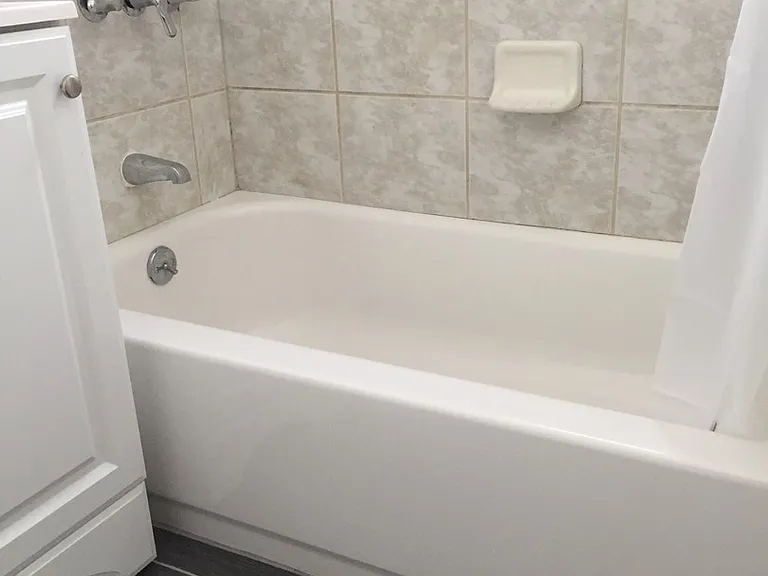 Eden Roc Apartments — Photo 31