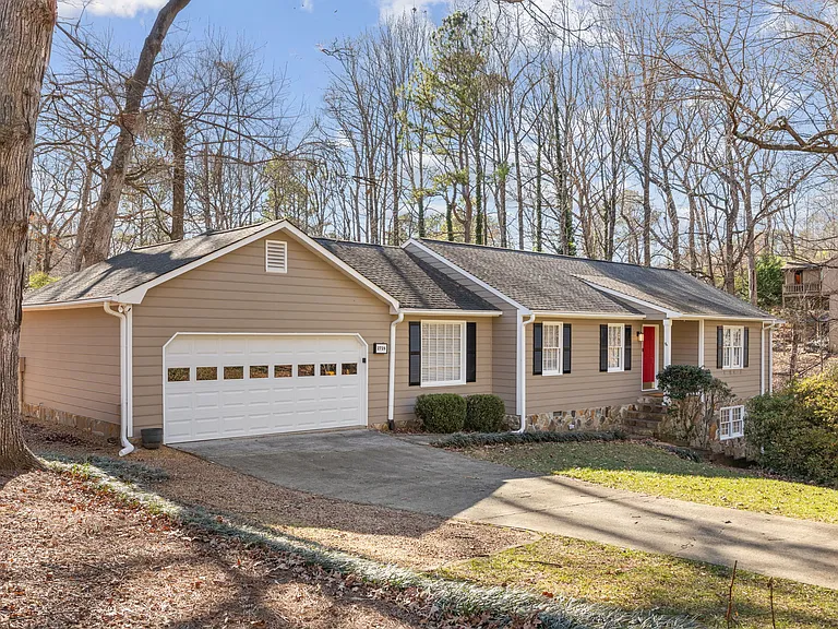 2726 Whitehurst Dr NE — Photo 1