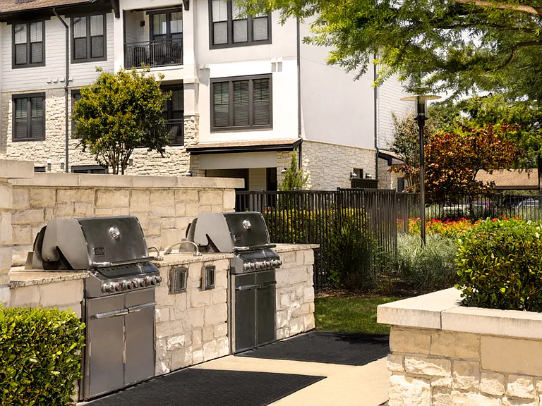 Built-in outdoor BBQ grills