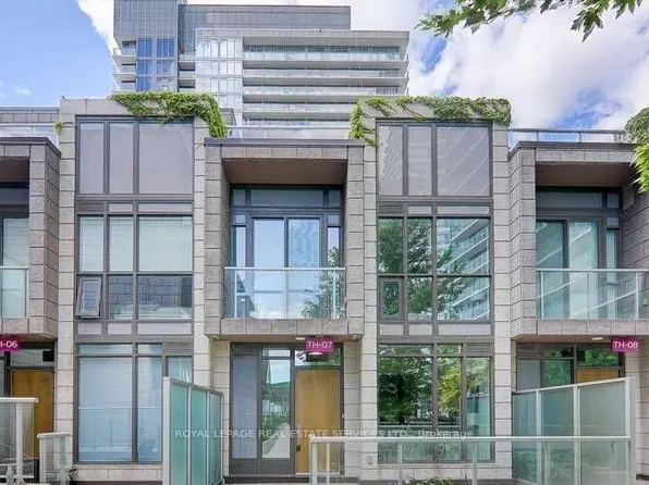 121 McMahon Dr #Townhouse 7, Toronto, ON M2K 0C1