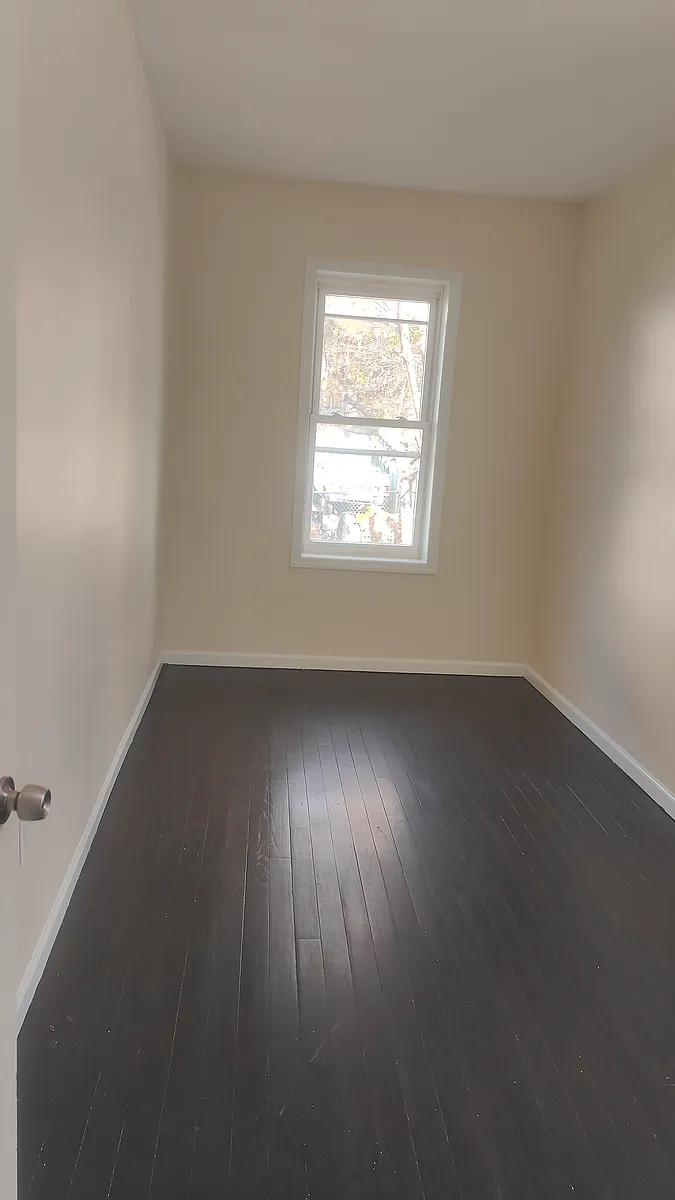 Building Photo - Clinton Ave