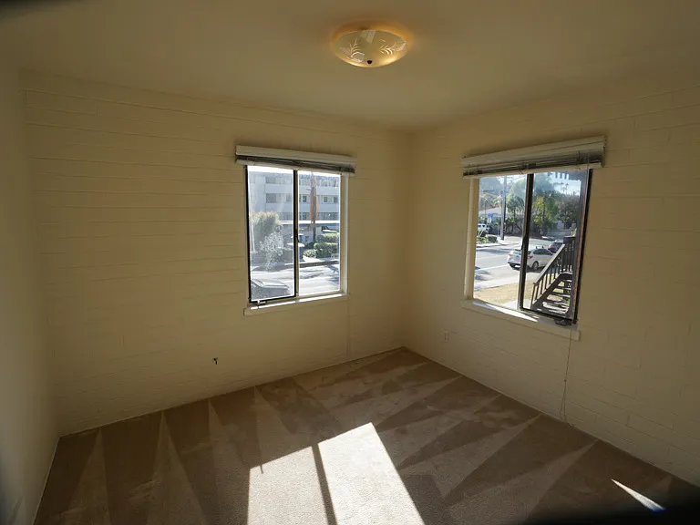 3911 Riviera Dr — Photo 3