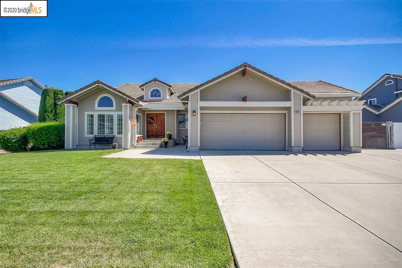 4048 Meadows Ln photo 1