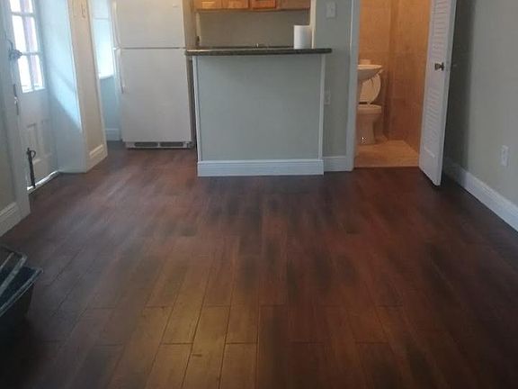 2nd image of 814 Dauphine St #3