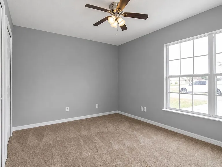 402 Bridgewater Ct — Photo 9