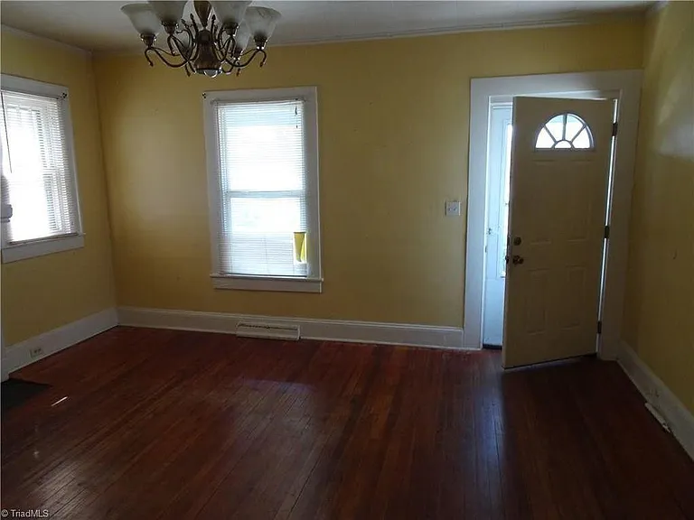 610 Holt Ave — Photo 6