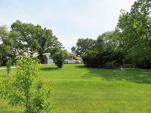 4th image of 16W425 Timberlake Dr
