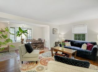 19 Country Club Ln, Springfield, NJ 07081