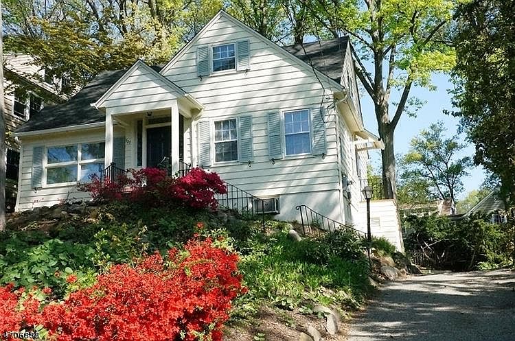 1st image of 107 Wellington Ave