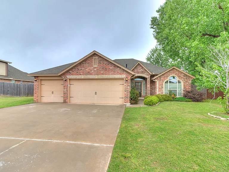 4909 Kelly Lakes Dr — Photo 3