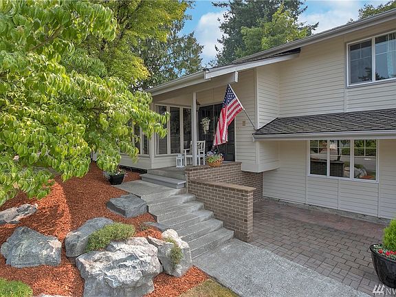 Fairwood Greens is a small town community with big amenities. This thriving neighborhood hosts community events, 24/7 security patrol, parks, well-maintained homes, quiet streets and award-winning Kent Schools. Memberships are available at the Fairwood Golf & Country Club with a gorgeous 18-hole golf course, pool, exercise facility & restaurant. Easy access to freeways, airport, hospital, major retail, dining & business hubs.