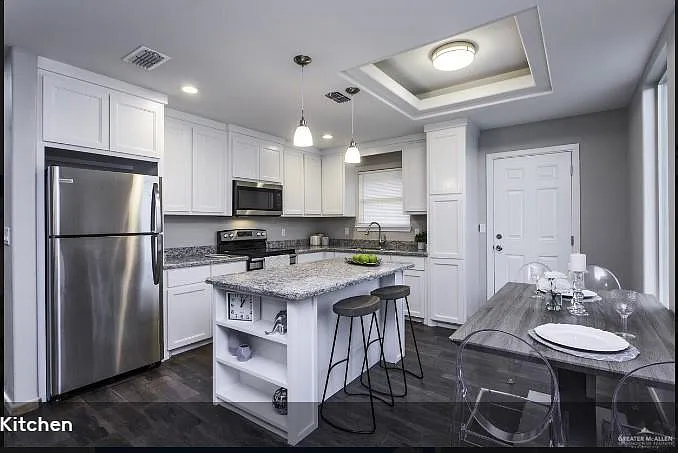 1404 Alta Vista Dr #3 — Photo 3