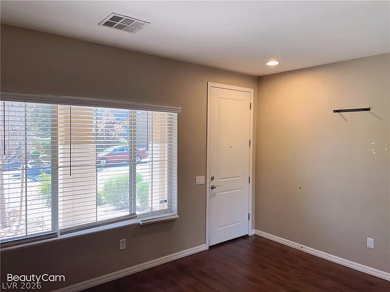 5704 Shadow Bend Dr — Photo 4