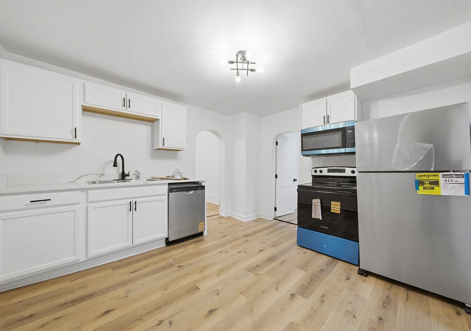 4 bed, 2.0 bath, 1975 sqft, $4,000 — Photo 3