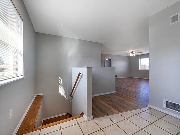 3rd image of 406 22nd Ave W