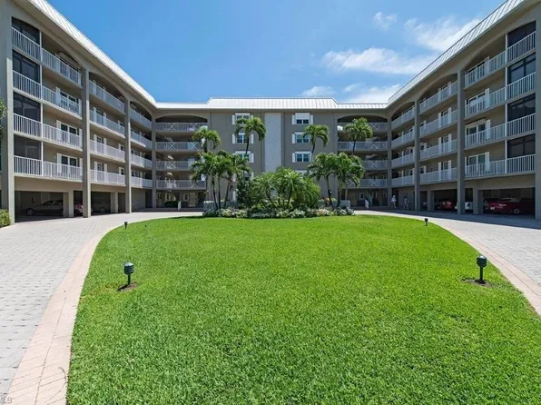 2880 Gulf Shore Blvd N APT 308, Naples, FL 34103
