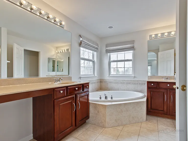 620 Geneva Ct — Photo 22
