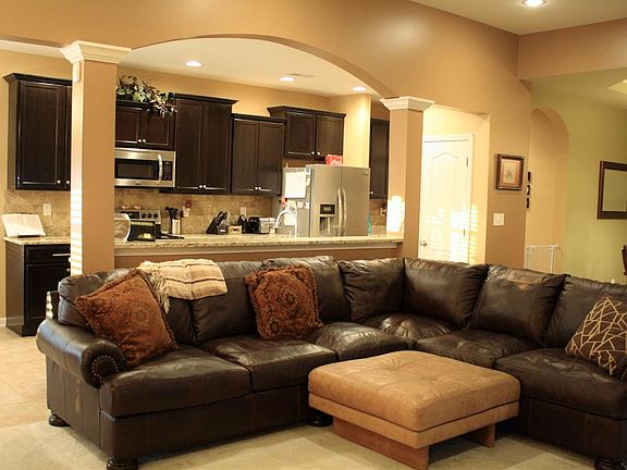 3rd image of 4644 Larkhill Ln