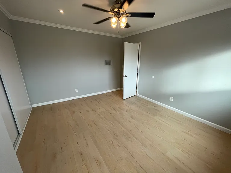 730 N Mariposa Ave — Photo 17