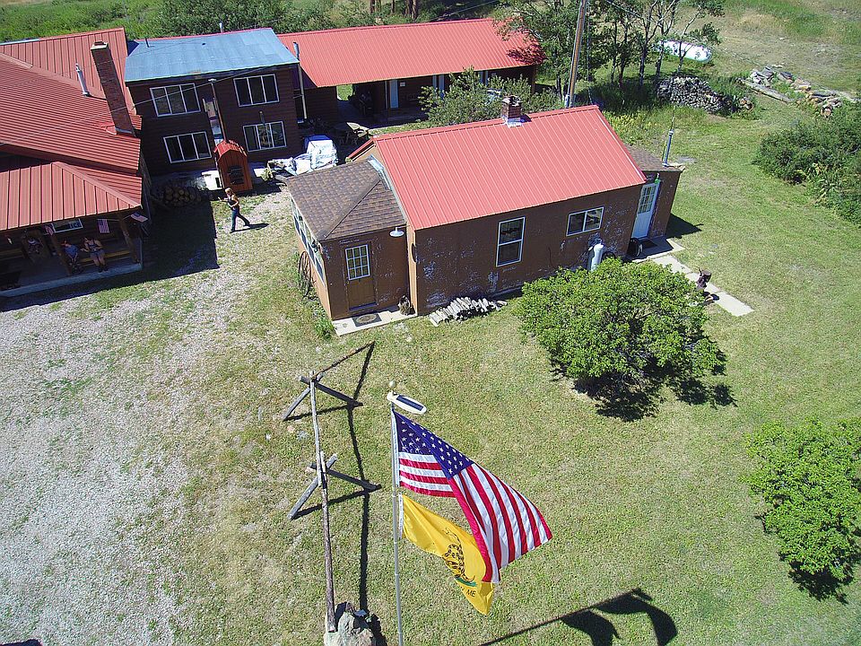 lodge/bunkhouse & caretaker