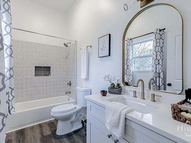 637 E Anderson St — Photo 23