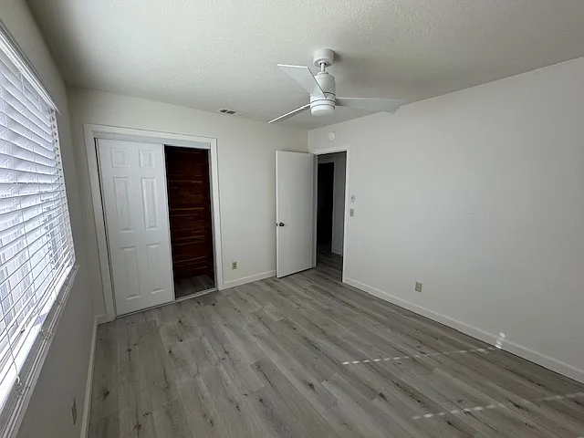 333 Greentree Rd — Photo 11
