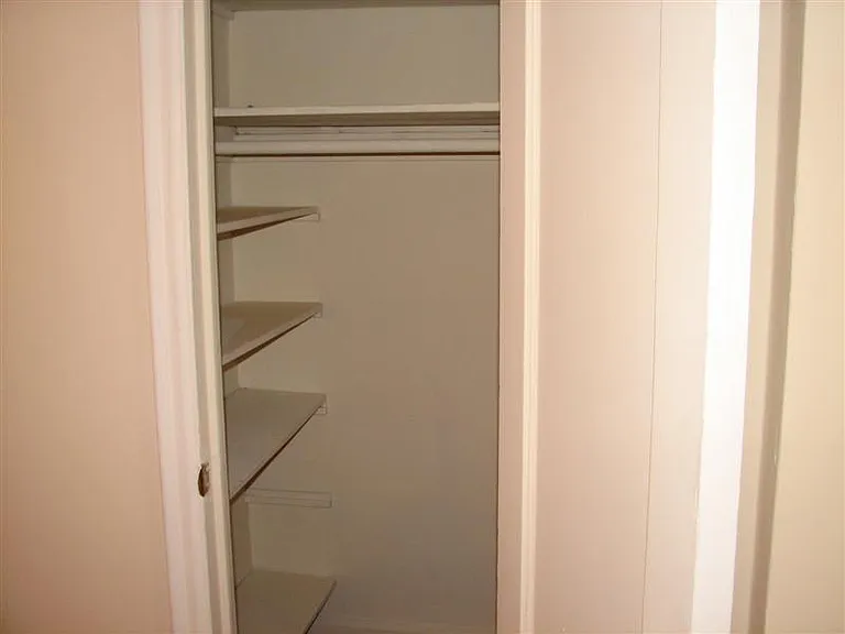 2786 Bainbridge Ave #4A — Photo 5