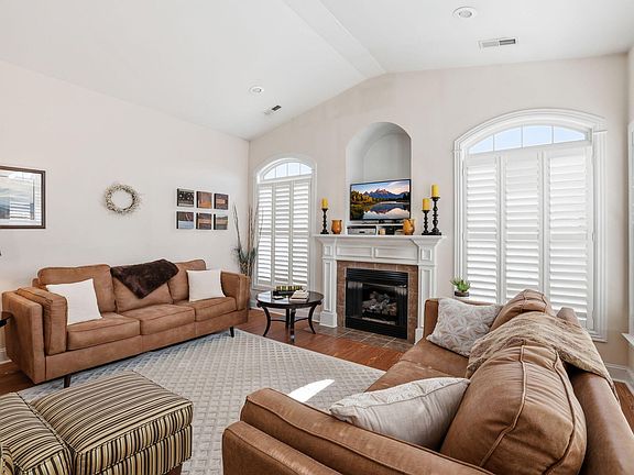 5th image of 408 Renaissance Ct