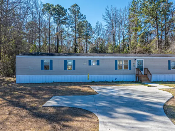 1716 Sunrise Rd, Smoaks, SC 29481