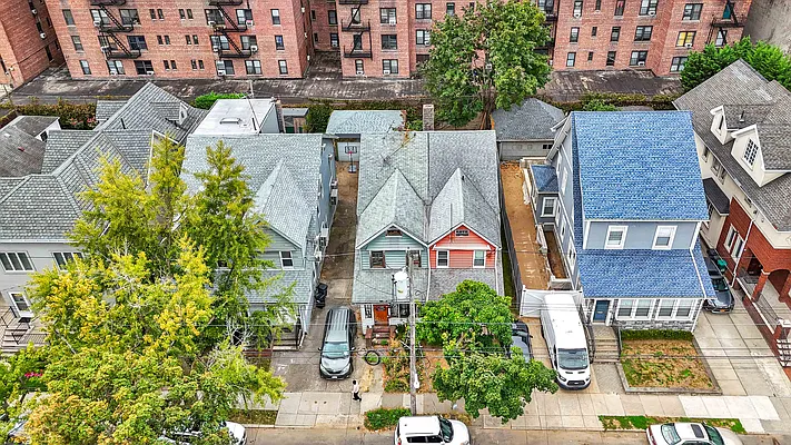 Sold by Mitra Hakimi Realty Group, LLC | media 9