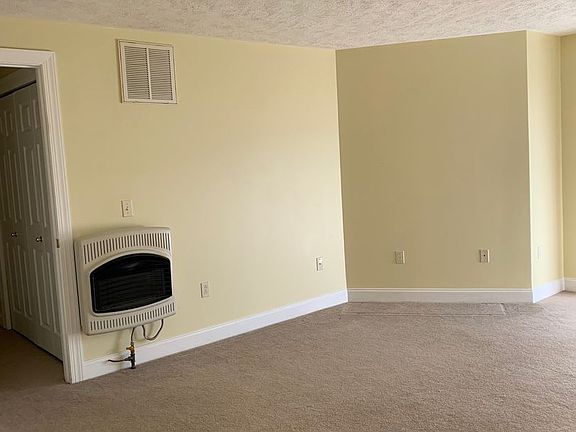 3rd image of 330 Pin Oak Dr