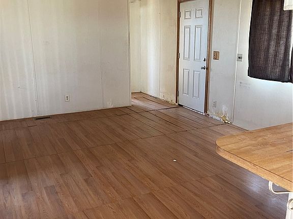 3rd image of 23936 Outpost Rd