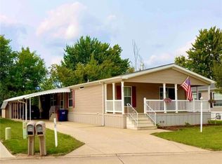 402 Pin Oak Cir, Elyria, OH 44035