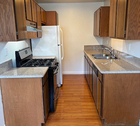3rd image of 1901 Scott Rd #D