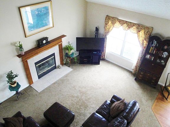 4th image of 1045 Village Dr