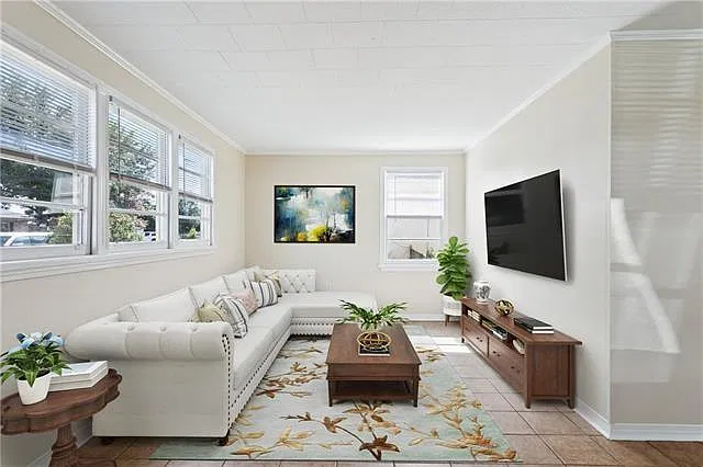 3 bed, 1.0 bath, 1557 sqft, $2,200 — Photo 4