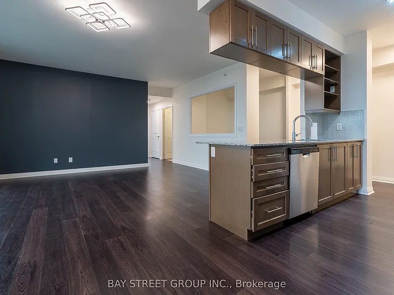 55 Oneida Cres #LPH04 — Photo 3