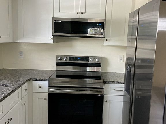 3rd image of 513 Manor Cir #1